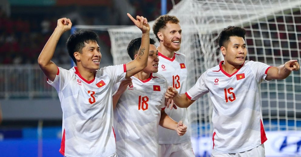 ĐT Việt Nam đánh bại Indonesia trên sân khách sau 30 năm, nối dài kỷ lục 21 trận bất bại缩略图 ĐT Việt Nam đánh bại Indonesia trên sân khách sau 30 năm, nối dài kỷ lục 21 trận bất bại缩略图