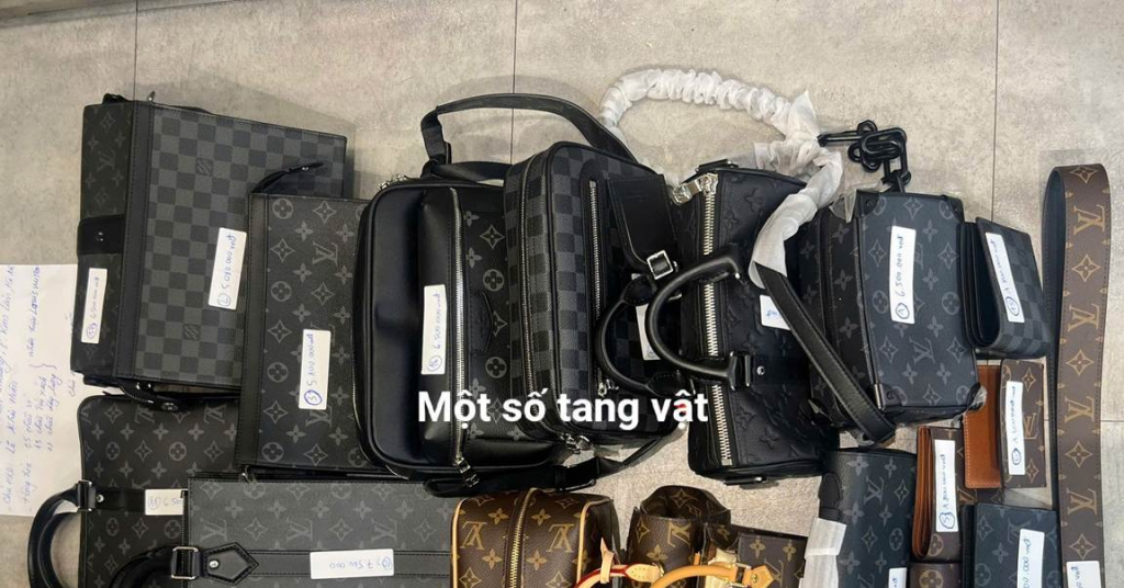 Hà Nội: Từ cửa hàng bán túi giả nhãn hiệu Louis Vuitton, Gucci, lộ xưởng gia công缩略图 Hà Nội: Từ cửa hàng bán túi giả nhãn hiệu Louis Vuitton, Gucci, lộ xưởng gia công缩略图