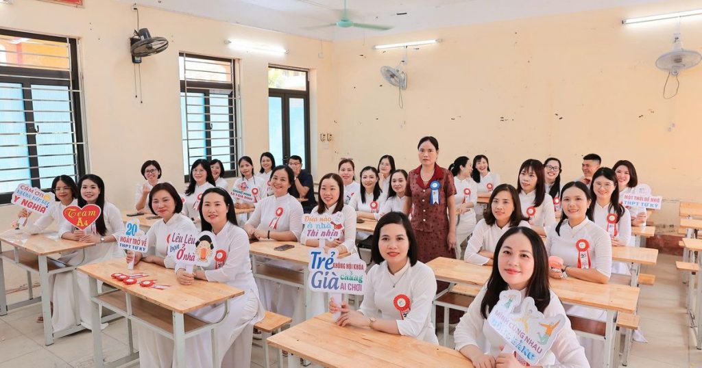 Khoảng cách nào cho Hội khóa 20 năm: Viết cho 12A4 Tứ Kỳ từ chiều Tokyo rợp nắng缩略图 Khoảng cách nào cho Hội khóa 20 năm: Viết cho 12A4 Tứ Kỳ từ chiều Tokyo rợp nắng缩略图