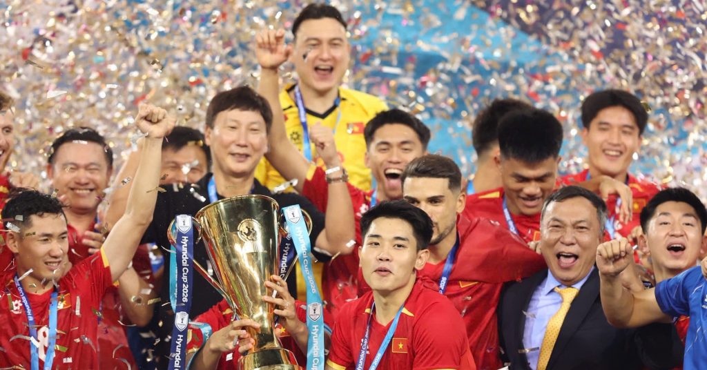 Không ai sánh được Đình Bắc: Bộ sưu tập danh hiệu gây choáng ở tuổi 22, từ Vua phá lưới châu Á đến MVP ASEAN Cup缩略图 Không ai sánh được Đình Bắc: Bộ sưu tập danh hiệu gây choáng ở tuổi 22, từ Vua phá lưới châu Á đến MVP ASEAN Cup缩略图
