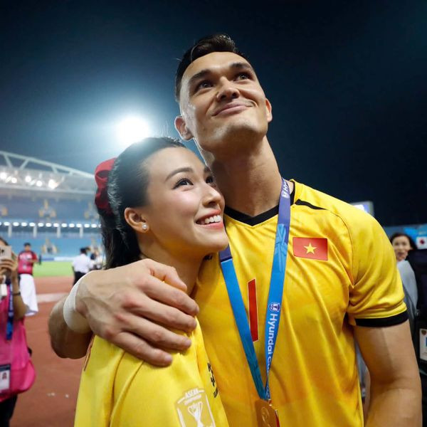 Lê Giang Patrik không nói yêu MC Hoàng Oanh nhưng mọi hành động đều là yêu trước hàng ngàn người缩略图 Lê Giang Patrik không nói yêu MC Hoàng Oanh nhưng mọi hành động đều là yêu trước hàng ngàn người缩略图