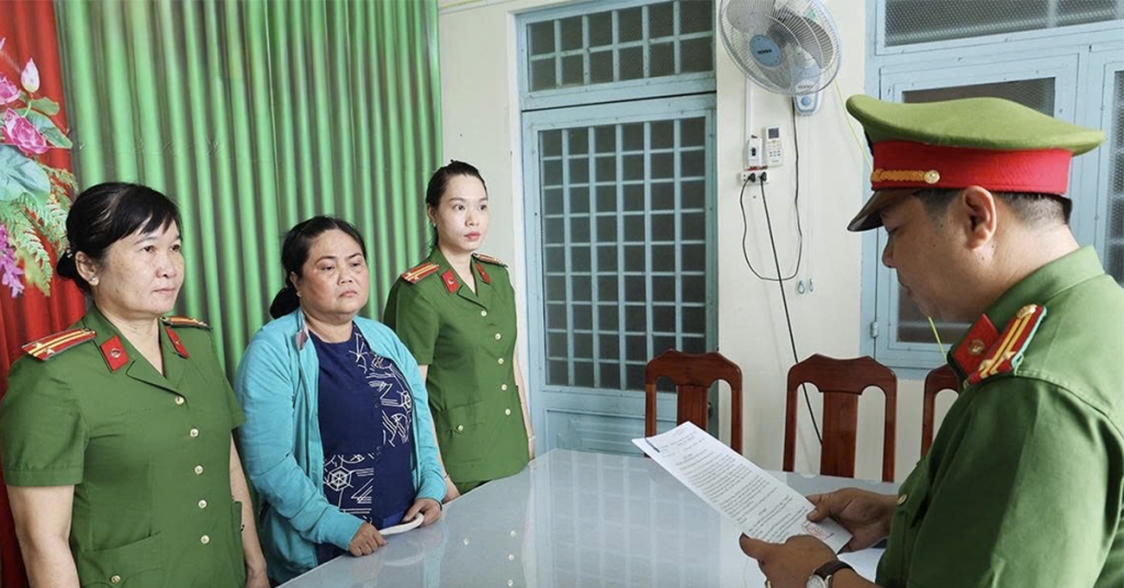 Lừa hai phụ nữ bằng cùng một chiêu, chiếm đoạt 3,5 tỷ đồng缩略图 Lừa hai phụ nữ bằng cùng một chiêu, chiếm đoạt 3,5 tỷ đồng缩略图