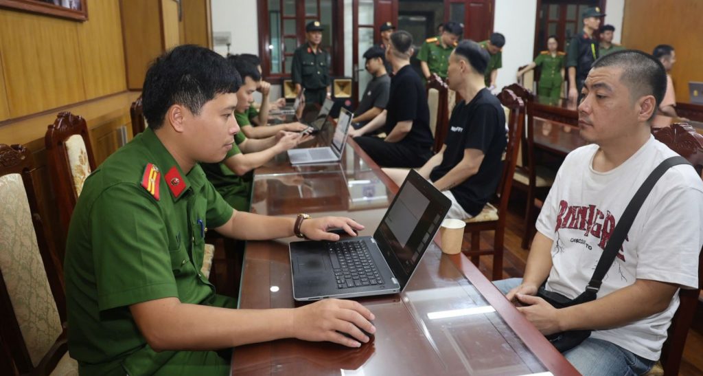 Nhóm truy nã đỏ Interpol lừa 327 tỷ đồng sa lưới khi ẩn náu ở Bắc Ninh缩略图 Nhóm truy nã đỏ Interpol lừa 327 tỷ đồng sa lưới khi ẩn náu ở Bắc Ninh缩略图