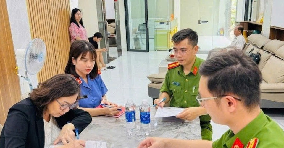 Nữ chủ doanh nghiệp vàng, bạc bị khởi tố vì trốn thuế缩略图 Nữ chủ doanh nghiệp vàng, bạc bị khởi tố vì trốn thuế缩略图