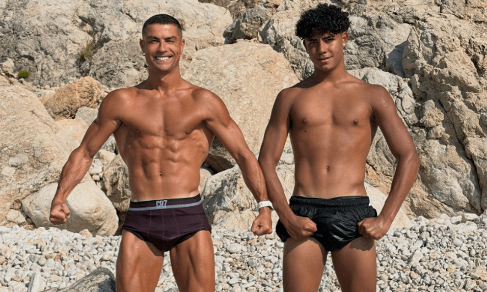 Ronaldo đầy tự tin vào con trai kiêm người thừa kế đế chế tỷ đô: 'Thằng bé sẽ còn cao lớn hơn tôi'缩略图 Ronaldo đầy tự tin vào con trai kiêm người thừa kế đế chế tỷ đô: 'Thằng bé sẽ còn cao lớn hơn tôi'缩略图