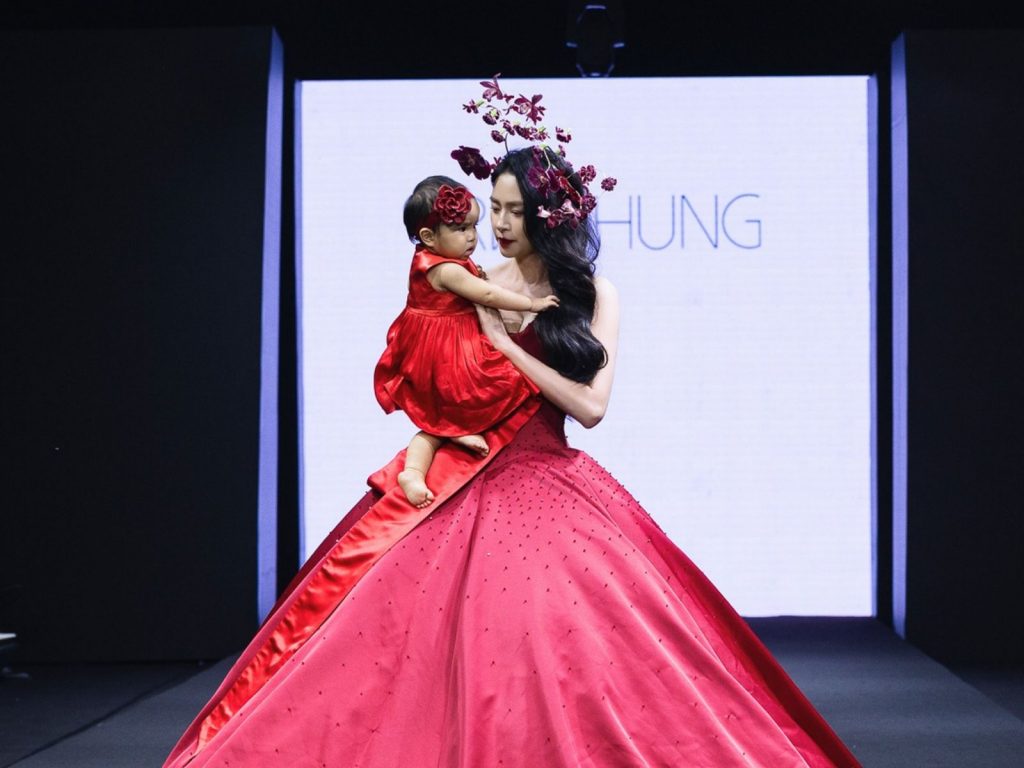 Những con số ấn tượng cho show kỷ niệm 10 năm hành trình thời trang TRAN HUNG缩略图