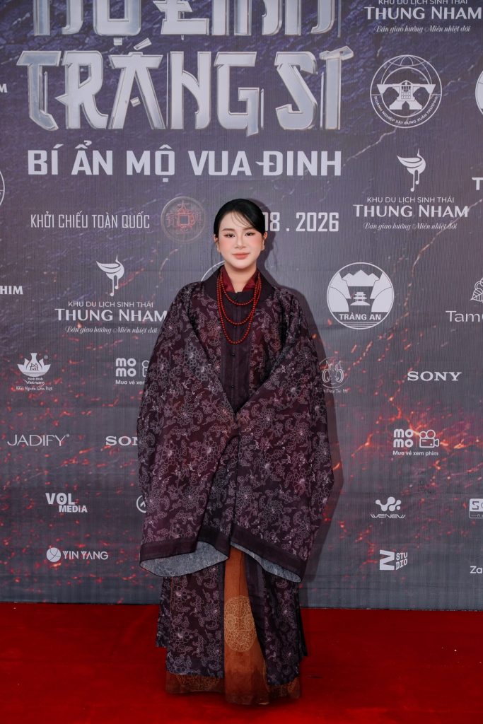 Tiêu Thố: Nhân tố gây cười trong phim Hộ linh tráng sĩ: Bí ẩn mộ vua Đinh缩略图 Tiêu Thố: Nhân tố gây cười trong phim Hộ linh tráng sĩ: Bí ẩn mộ vua Đinh缩略图
