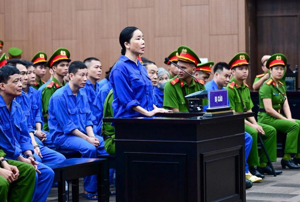 &amp;apos;Bà trùm&amp;apos; khai đánh chửi nhân viên bảo vệ, đưa tiền ép mở cổng viện tâm thần缩略图