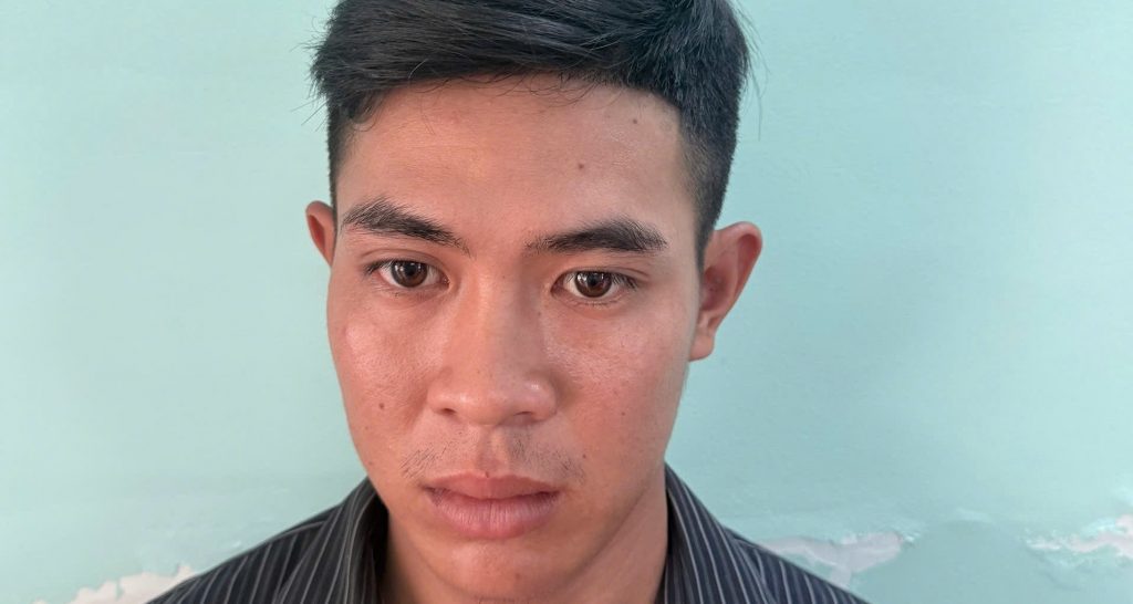 Bắt giữ thanh niên 18 tuổi hiếp dâm con gái của mẹ kế缩略图 Bắt giữ thanh niên 18 tuổi hiếp dâm con gái của mẹ kế缩略图
