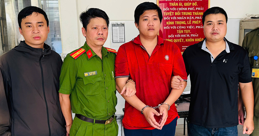 Bắt kẻ trốn truy nã 2 năm sau vụ đánh phụ nữ vì va chạm giao thông缩略图 Bắt kẻ trốn truy nã 2 năm sau vụ đánh phụ nữ vì va chạm giao thông缩略图