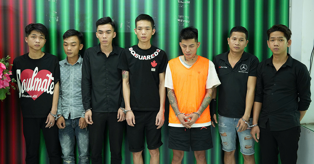 Bắt khẩn cấp 7 đối tượng vụ lao ô tô vào đám đông trước quán nhậu ở TPHCM缩略图 Bắt khẩn cấp 7 đối tượng vụ lao ô tô vào đám đông trước quán nhậu ở TPHCM缩略图