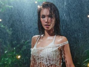 Ái Phương táo bạo với “Buông Lòng”, mở rộng thế giới Rachel P缩略图