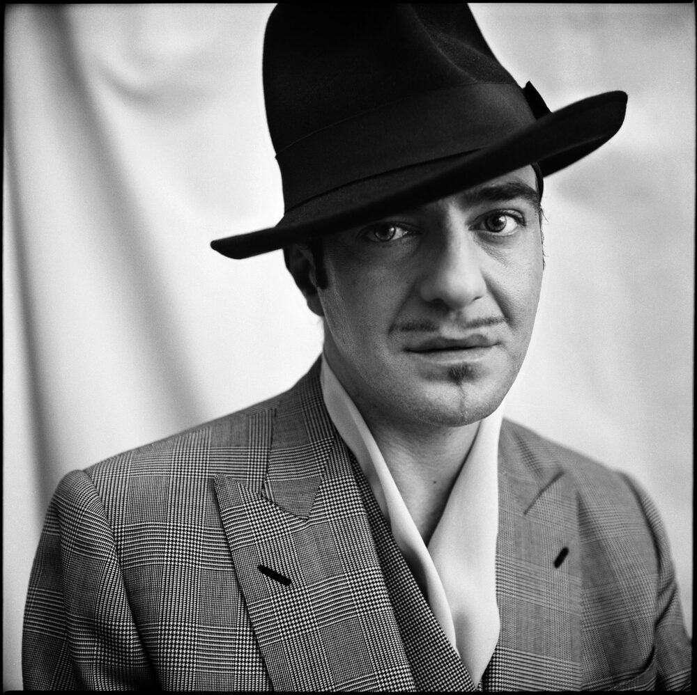 John Galliano rút lui khỏi triển lãm và Met Gala 2027缩略图 John Galliano rút lui khỏi triển lãm và Met Gala 2027缩略图