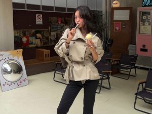 Đón mùa thu xứ nhiệt đới với áo khoác trench coat dáng ngắn缩略图