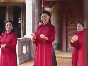 Đỗ Cẩm Ly hát xoan trong hình hiệu Road to Miss Cosmo 2026缩略图