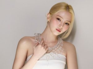Han So Hee trong trẻo với thạch anh pha lê (Rock Crystal)缩略图