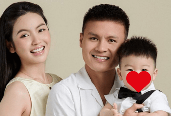 Cách Chu Thanh Huyền khiến Quang Hải từ cầu thủ đào hoa nhất thành người đàn ông của gia đình缩略图 Cách Chu Thanh Huyền khiến Quang Hải từ cầu thủ đào hoa nhất thành người đàn ông của gia đình缩略图