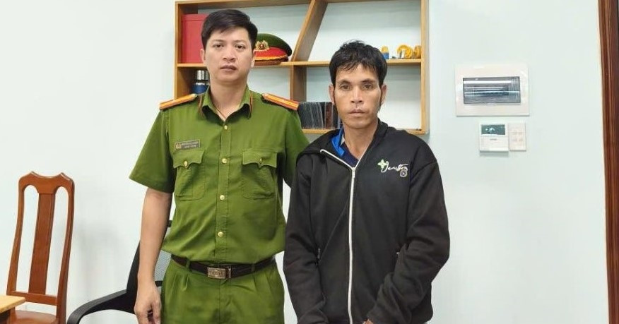 Con trai đổ xăng đốt nhà vì thấy nhà bừa bộn, cha tử vong缩略图 Con trai đổ xăng đốt nhà vì thấy nhà bừa bộn, cha tử vong缩略图
