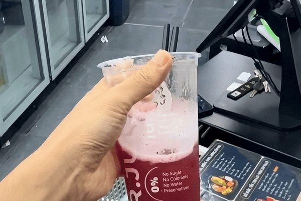 Diễn biến mới nhất vụ du khách đánh giá 1 sao vì nghi nước ép bị mốc, đòi hoàn tiền缩略图 Diễn biến mới nhất vụ du khách đánh giá 1 sao vì nghi nước ép bị mốc, đòi hoàn tiền缩略图