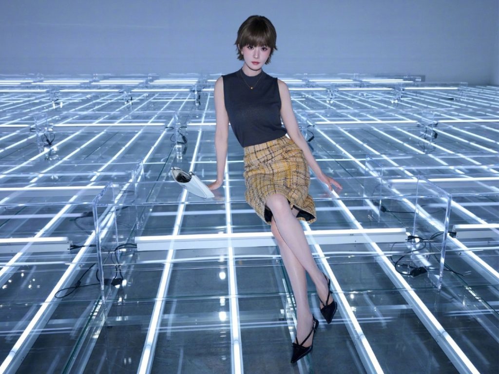 Dương Mịch nổi loạn với tóc ngắn dự show Prada Xuân Hè 2027缩略图 Dương Mịch nổi loạn với tóc ngắn dự show Prada Xuân Hè 2027缩略图