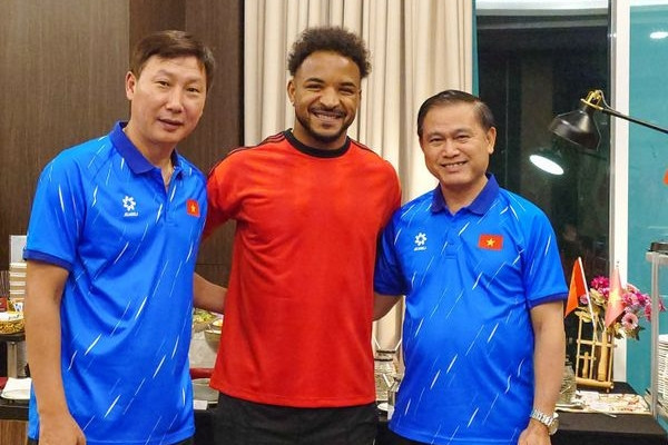 HLV Kim Sang-sik đau lòng xin lỗi người hâm mộ Việt Nam vì Xuân Son缩略图 HLV Kim Sang-sik đau lòng xin lỗi người hâm mộ Việt Nam vì Xuân Son缩略图