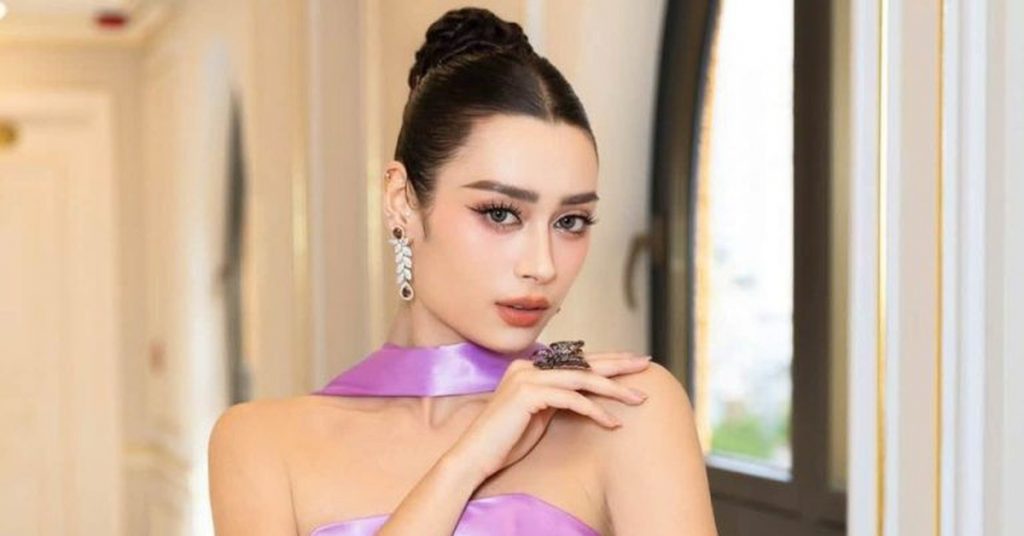 Học vấn và nhan sắc đời thường gây sốt của 'bông hồng lai' đại diện Việt Nam tại Miss Grand International 2026缩略图 Học vấn và nhan sắc đời thường gây sốt của 'bông hồng lai' đại diện Việt Nam tại Miss Grand International 2026缩略图