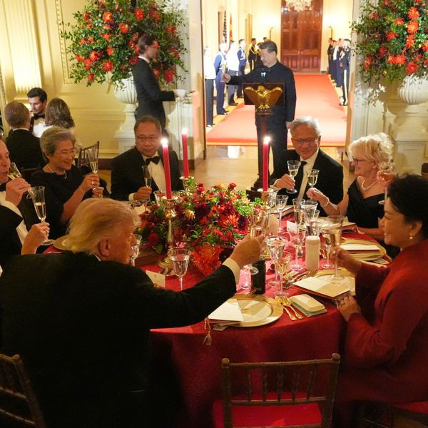 Hơn 130 khách dự quốc yến, 4 cái tên ngồi cùng Tổng thống Donald Trump và Chủ tịch Trung Quốc Tập Cận Bình là ai?缩略图 Hơn 130 khách dự quốc yến, 4 cái tên ngồi cùng Tổng thống Donald Trump và Chủ tịch Trung Quốc Tập Cận Bình là ai?缩略图