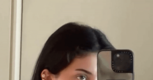 Người mẫu Kylie Jenner gây choáng khi đeo bộ trang sức kim cương vàng trị giá 1 triệu USD缩略图