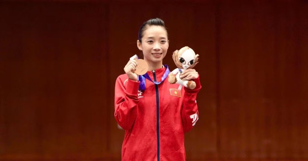 Nhan sắc cô gái vàng dành cả thanh xuân cho wushu Việt Nam缩略图 Nhan sắc cô gái vàng dành cả thanh xuân cho wushu Việt Nam缩略图