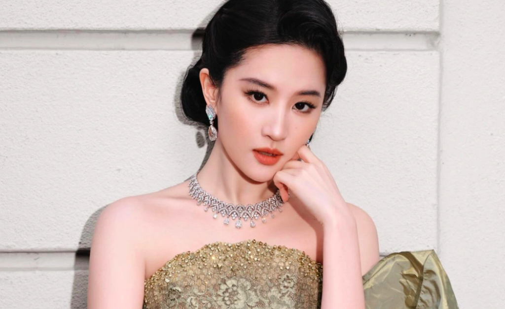 Những lần Lưu Diệc Phi trở thành tâm điểm tranh cãi缩略图 Những lần Lưu Diệc Phi trở thành tâm điểm tranh cãi缩略图