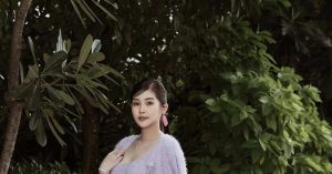 Nữ Phó trưởng khoa quê Đồng Tháp có gu thời trang sang chảnh, đi dạy thanh lịch, xuống phố &amp;apos;dát&amp;apos; hàng hiệu缩略图