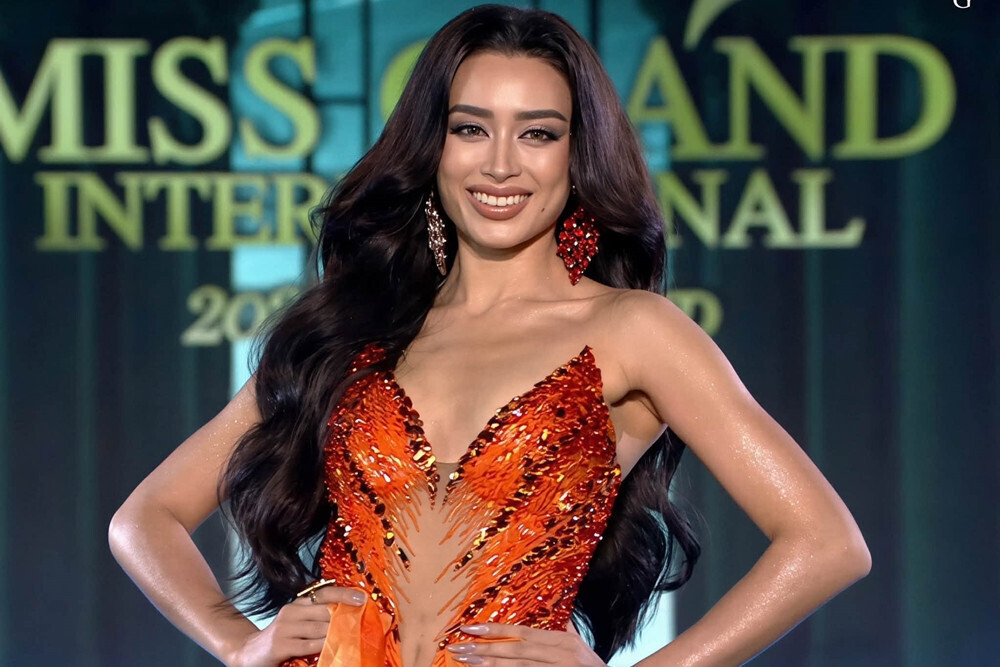 Suýt ngã trên sân khấu Miss Grand, Emoura Phạm được khen vì xử lý khéo缩略图 Suýt ngã trên sân khấu Miss Grand, Emoura Phạm được khen vì xử lý khéo缩略图