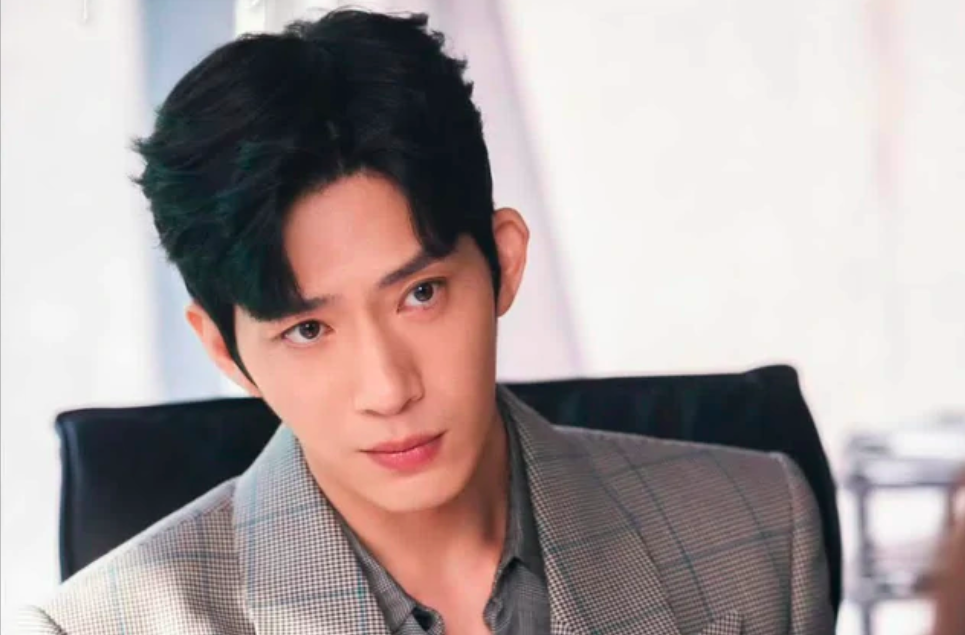 'Tổng tài' Tỉnh Bách Nhiên gây sốt màn ảnh, ít ai biết tuổi thơ nhiều biến cố缩略图 'Tổng tài' Tỉnh Bách Nhiên gây sốt màn ảnh, ít ai biết tuổi thơ nhiều biến cố缩略图
