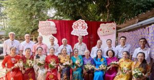 12 chị em ruột ở Lạng Sơn tổ chức &amp;apos;đám cưới vàng, bạc&amp;apos; dịp 20/10缩略图