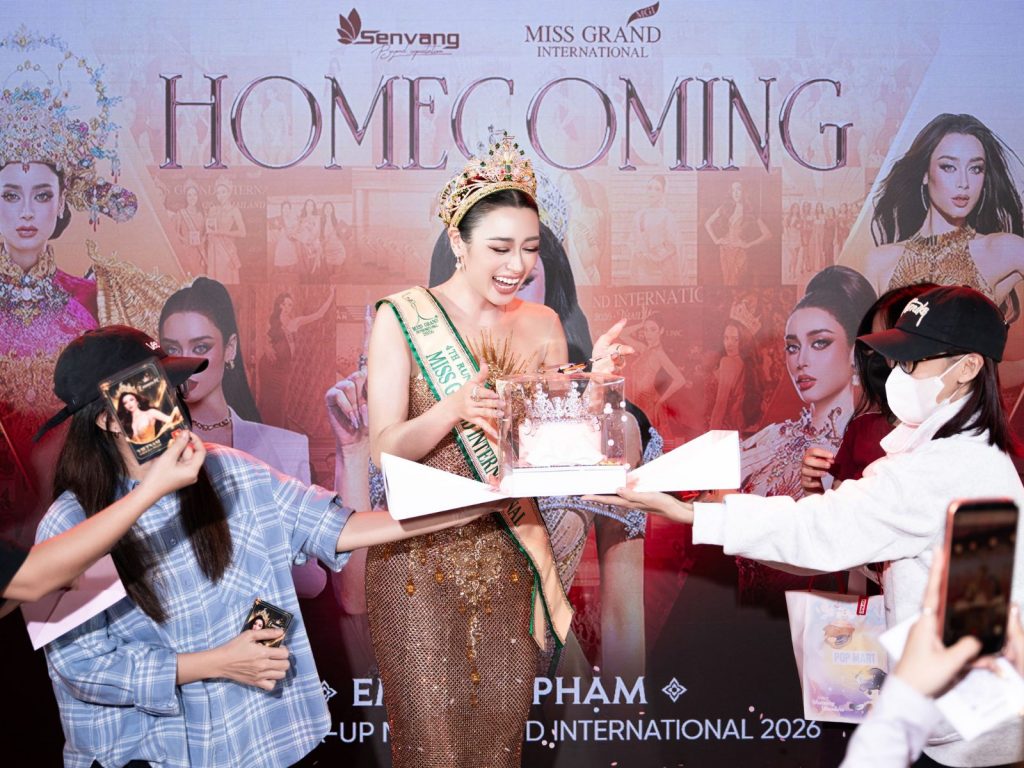 Emoura Phạm xúc động ngày trở về với vương miện Á hậu 4缩略图 Emoura Phạm xúc động ngày trở về với vương miện Á hậu 4缩略图