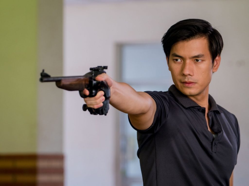 Nhan Phúc Vinh hóa thành VĐV Việt Nam vô địch thế giới trong phim Viên Đạn Cuối Cùng缩略图 Nhan Phúc Vinh hóa thành VĐV Việt Nam vô địch thế giới trong phim Viên Đạn Cuối Cùng缩略图