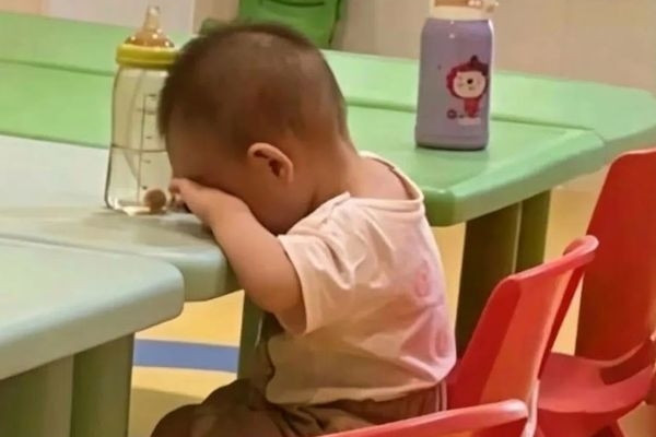 Bức ảnh đứa bé nhỏ xíu khiến cả mạng xã hội xót xa, phản chiếu nỗi khó xử của biết bao gia đình缩略图 Bức ảnh đứa bé nhỏ xíu khiến cả mạng xã hội xót xa, phản chiếu nỗi khó xử của biết bao gia đình缩略图