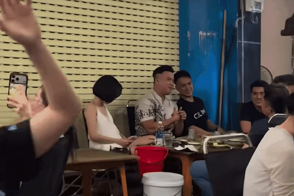 Ca sĩ Trương Thế Vinh và diễn viên Trâm Anh lộ clip hẹn hò?缩略图 Ca sĩ Trương Thế Vinh và diễn viên Trâm Anh lộ clip hẹn hò?缩略图