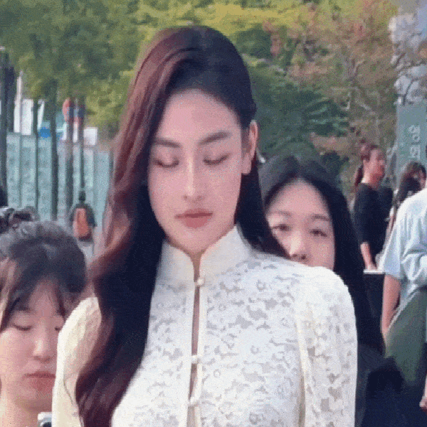 Cô gái Việt đẹp nhất LHP Busan 2026 xuất hiện rồi, sải bước đi bộ cũng sáng bừng phố Hàn缩略图 Cô gái Việt đẹp nhất LHP Busan 2026 xuất hiện rồi, sải bước đi bộ cũng sáng bừng phố Hàn缩略图