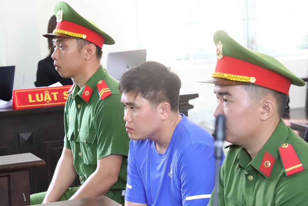 Có hay không 'người bí ẩn' đi cùng tài xế trong vụ nữ sinh tử vong ở Vĩnh Long?缩略图 Có hay không 'người bí ẩn' đi cùng tài xế trong vụ nữ sinh tử vong ở Vĩnh Long?缩略图