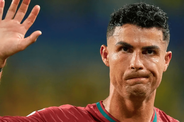 Cú like gây tranh cãi của Ronaldo缩略图