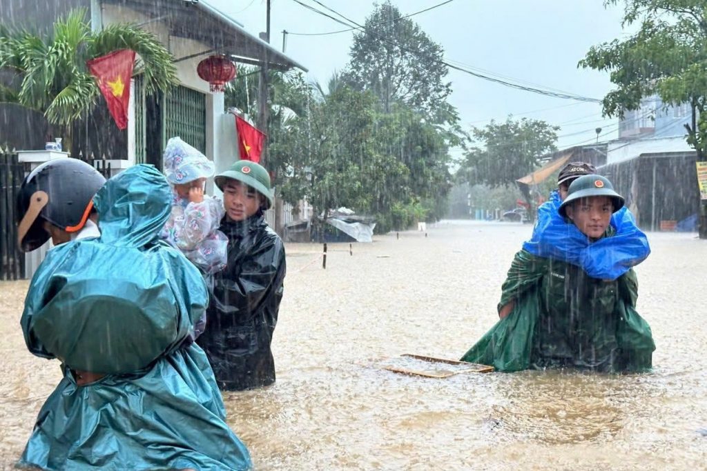 Đà Nẵng lập 5 tổ ứng phó mưa lũ, sẵn sàng xe thiết giáp lội nước缩略图 Đà Nẵng lập 5 tổ ứng phó mưa lũ, sẵn sàng xe thiết giáp lội nước缩略图