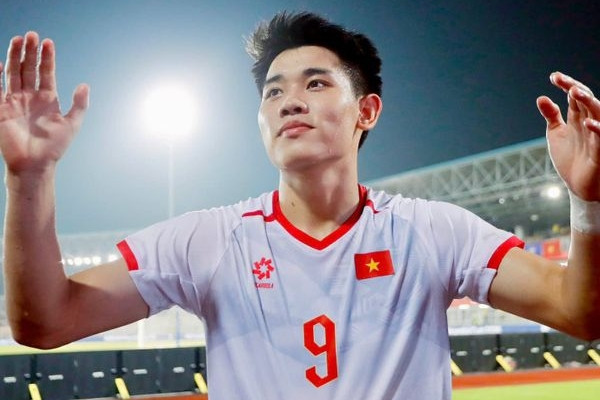 Đội hình Việt Nam vs Pakistan: HLV Kim Sang-sik cất hết dàn nhập tịch, dùng 4 Việt kiều?缩略图 Đội hình Việt Nam vs Pakistan: HLV Kim Sang-sik cất hết dàn nhập tịch, dùng 4 Việt kiều?缩略图