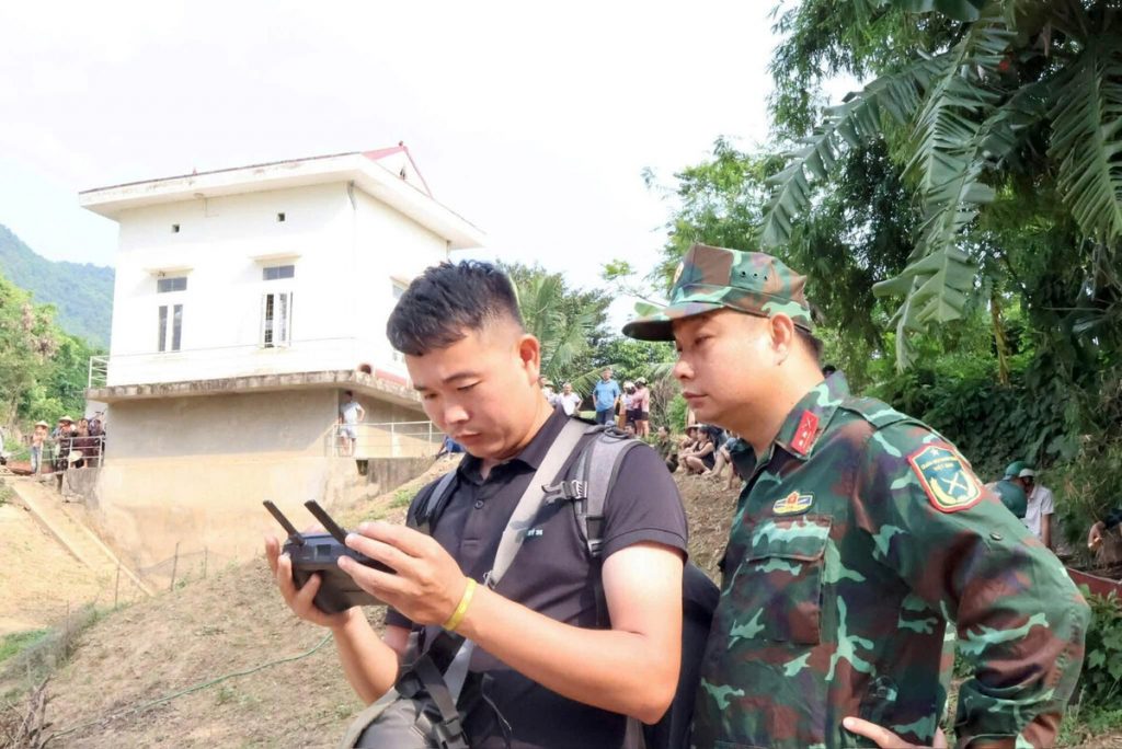Dùng flycam tìm kiếm hai nam sinh lớp 10 mất tích ở Thanh Hóa缩略图
