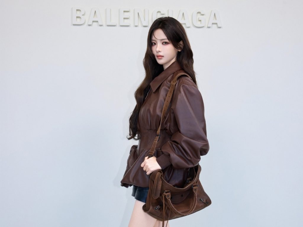 Balenciaga và Dương Siêu Việt khẳng định giày mũi nhọn sẽ là trend缩略图 Balenciaga và Dương Siêu Việt khẳng định giày mũi nhọn sẽ là trend缩略图