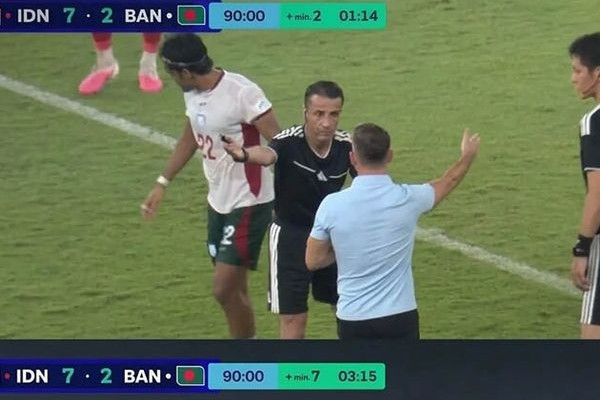 FIFA ASEAN Cup: Trọng tài bất ngờ sửa bảng bù giờ, tuyển Indonesia được cộng thêm 5 phút đầy khó hiểu缩略图 FIFA ASEAN Cup: Trọng tài bất ngờ sửa bảng bù giờ, tuyển Indonesia được cộng thêm 5 phút đầy khó hiểu缩略图