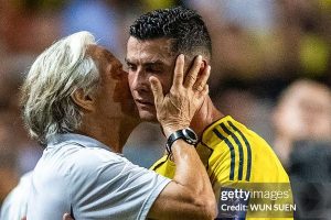 HLV Bồ Đào Nha lạnh lùng đáp lại Ronaldo缩略图
