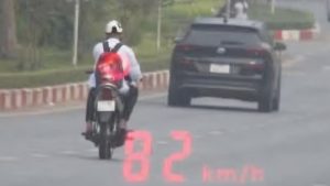 Học sinh chạy xe máy 82 km/h, quay đầu bỏ chạy khi gặp CSGT缩略图