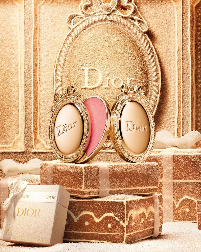 Hộp son dưỡng môi Dior Médaillon là hottest beauty item của mùa lễ hội缩略图 Hộp son dưỡng môi Dior Médaillon là hottest beauty item của mùa lễ hội缩略图