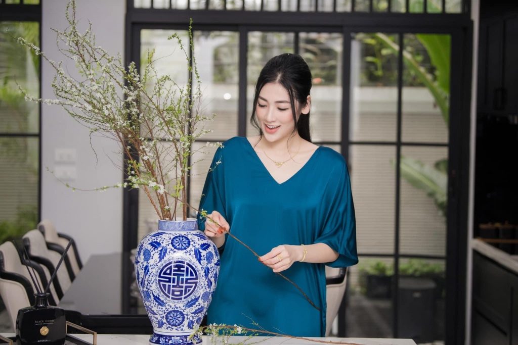 Hot girl trường Kim Liên giờ là phu nhân hào môn, sống trong biệt thự ven sông triệu USD缩略图 Hot girl trường Kim Liên giờ là phu nhân hào môn, sống trong biệt thự ven sông triệu USD缩略图
